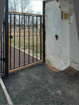 открывающийся замок и звонок